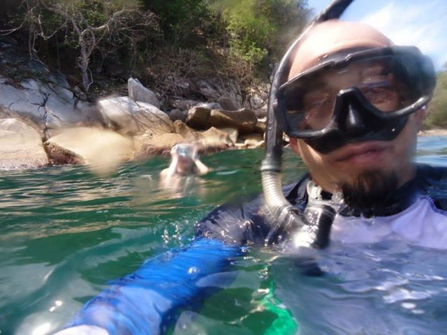  在 yelapa 浮潜 